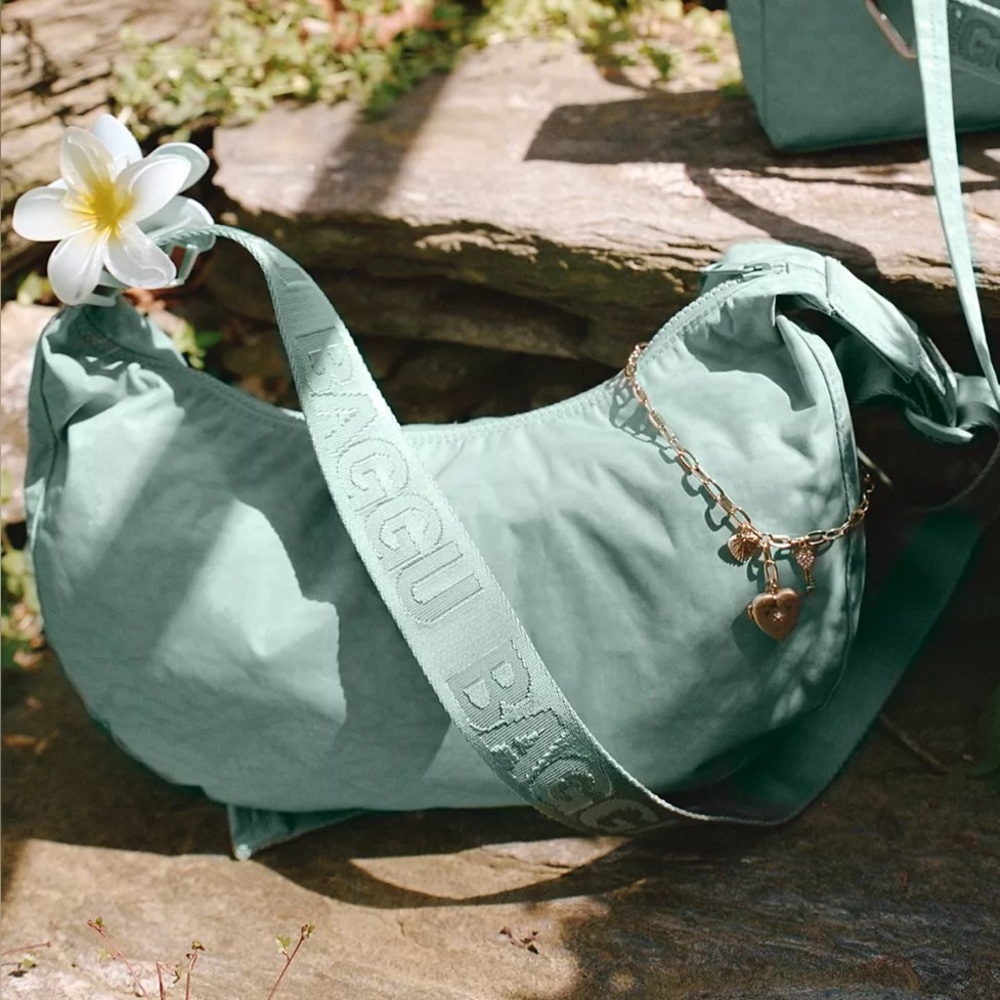 BAGGU Medium Crescent Bag - Seafoam UO Exclusive - Picture 4 of 5